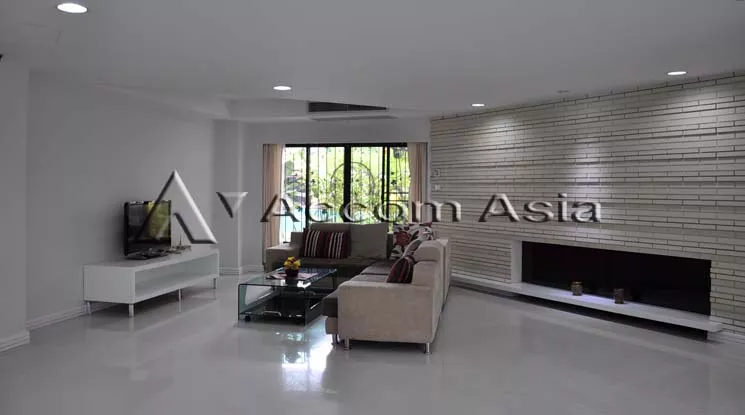 unit 3 Bedrooms  Apartment For Rent in Sukhumvit, Bangkok  near BTS Asok - MRT Sukhumvit (2016001)