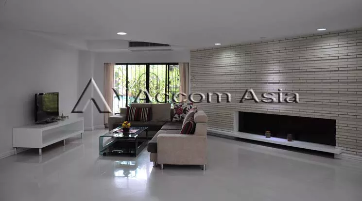 unit 3 Bedrooms  Apartment For Rent in Sukhumvit, Bangkok  near BTS Asok - MRT Sukhumvit (2016001)
