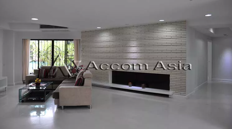 unit 3 Bedrooms  Apartment For Rent in Sukhumvit, Bangkok  near BTS Asok - MRT Sukhumvit (2016001)