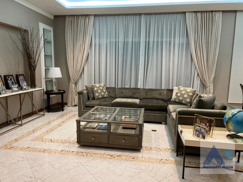 5  6 br House for rent and sale in Bang Na ,Bangkok BTS Bearing at House in compound AA21517