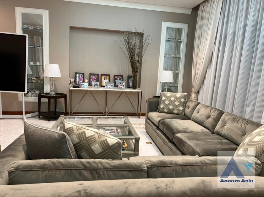 4  6 br House for rent and sale in Bang Na ,Bangkok BTS Bearing at House in compound AA21517