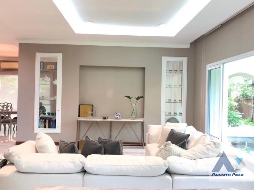 7  6 br House for rent and sale in Bang Na ,Bangkok BTS Bearing at House in compound AA21517