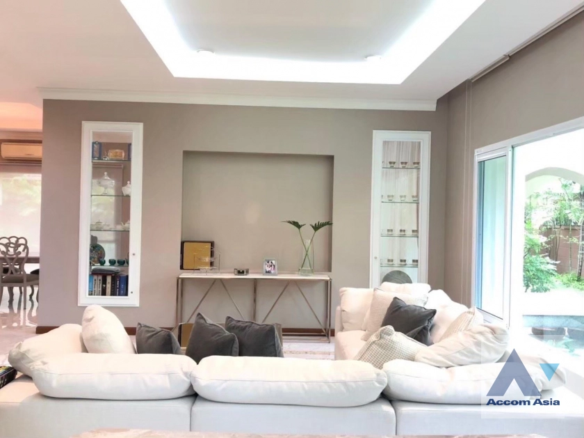 7  6 br House for rent and sale in Bangna ,Bangkok BTS Bearing at House in compound AA21517