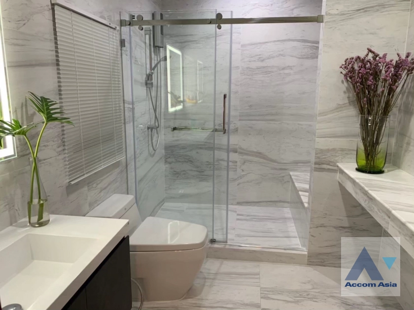 19  6 br House for rent and sale in Bang Na ,Bangkok BTS Bearing at House in compound AA21517