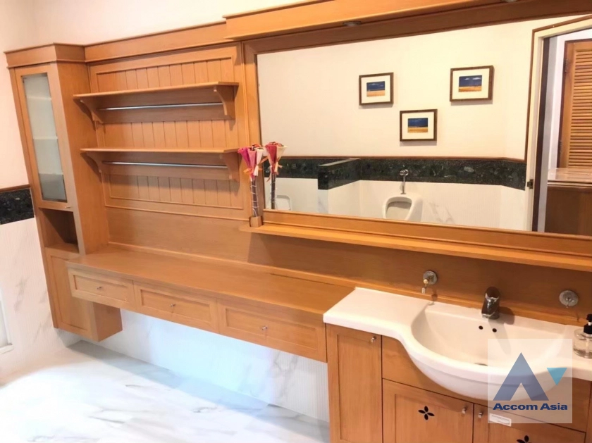 21  6 br House for rent and sale in Bang Na ,Bangkok BTS Bearing at House in compound AA21517