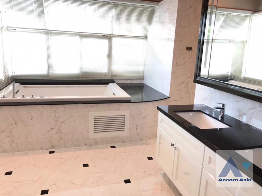 17  6 br House for rent and sale in Bangna ,Bangkok BTS Bearing at House in compound AA21517