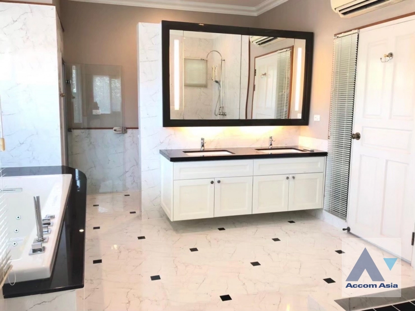 16  6 br House for rent and sale in Bang Na ,Bangkok BTS Bearing at House in compound AA21517