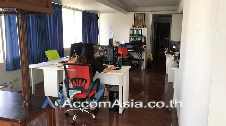  1  Condominium For Rent in Silom ,Bangkok BTS Chong Nonsi at Diamond Tower AA21540