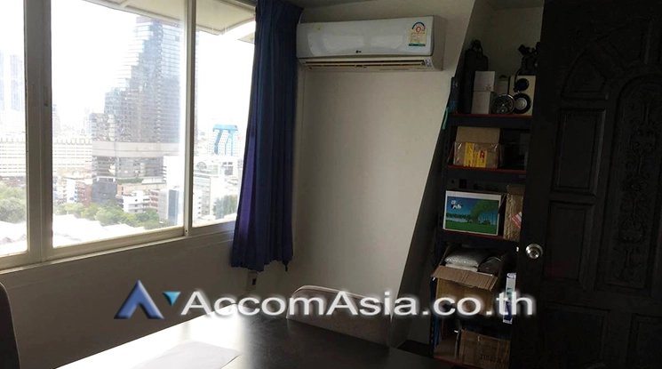 unit Condominium For Rent & Sale in Silom, Bangkok  near BTS Chong Nonsi (AA21540)