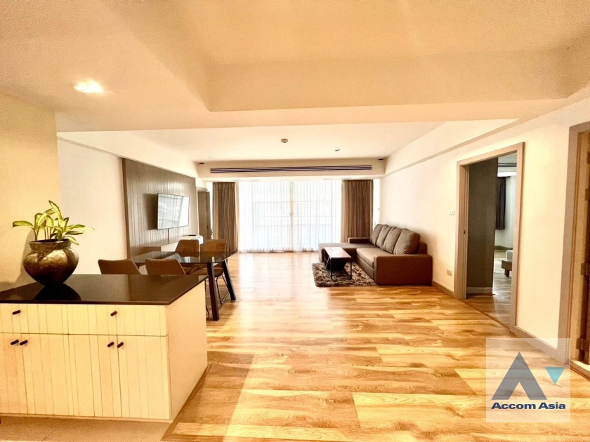 Big Balcony, Pet friendly |  Newly Renovated Apartment  2 Bedroom for Sale & Rent MRT Sukhumvit in Sukhumvit Bangkok