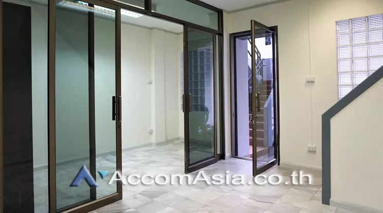  2  6 br Townhouse For Rent in Sukhumvit ,Bangkok BTS Phra khanong AA21547