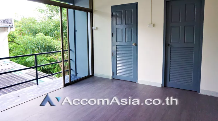 6  6 br Townhouse For Rent in Sukhumvit ,Bangkok BTS Phra khanong AA21547