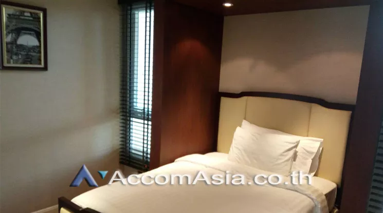  2 Bedrooms  Apartment For Rent in Sukhumvit, Bangkok  near BTS Ekkamai (AA21549)