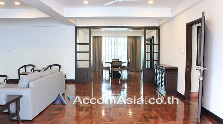  3 Bedrooms  Apartment For Rent in Sukhumvit, Bangkok  near BTS Nana (AA21566)
