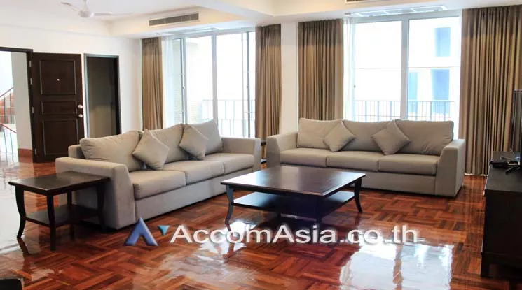  3 Bedrooms  Apartment For Rent in Sukhumvit, Bangkok  near BTS Nana (AA21567)