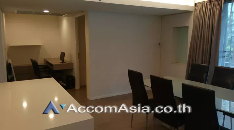  2 Bedrooms  Condominium For Rent in Sukhumvit, Bangkok  near BTS Ekkamai (AA21589)