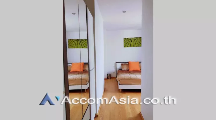 unit 2 Bedrooms  Condominium For Rent in Silom, Bangkok  near BTS Surasak (AA21641)