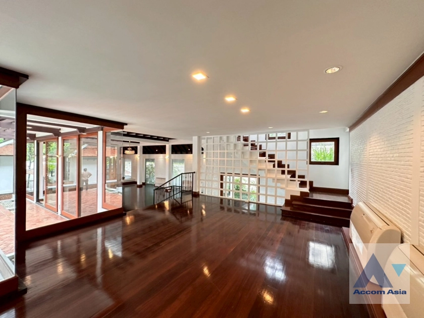 4  4 br House for rent and sale in Sukhumvit ,Bangkok BTS Phrom Phong AA21645