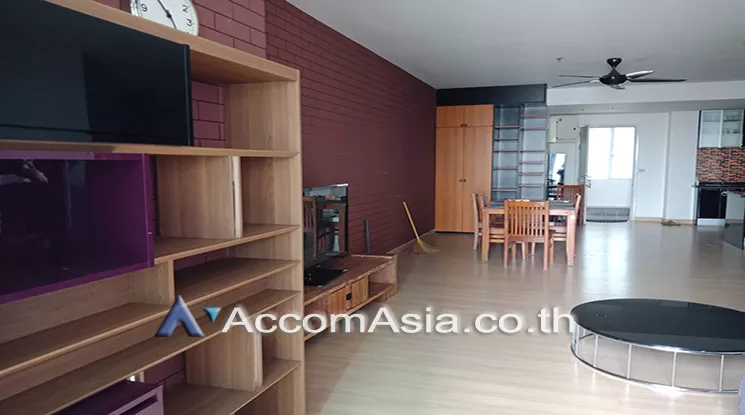 unit 2 Bedrooms  Condominium For Rent in Charoen Nakhon, Bangkok  near BTS Krung Thon Buri (AA21671)