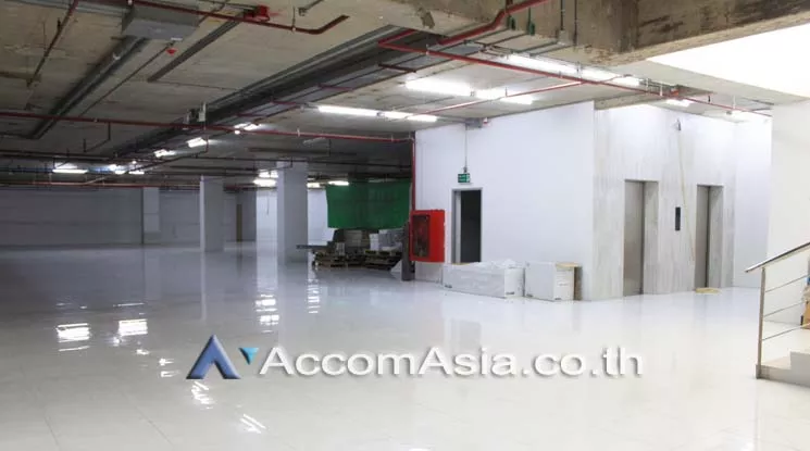 unit Retail / showroom For Rent in Sukhumvit, Bangkok  near BTS Phrom Phong (AA21690)