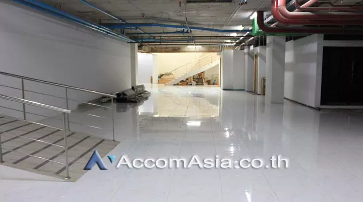  2  Retail / Showroom For Rent in Sukhumvit ,Bangkok BTS Phrom Phong at US Tower AA21693