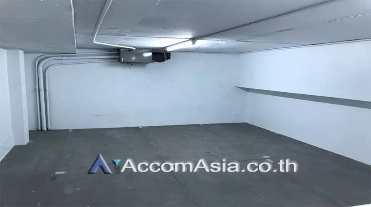  1  Office Space For Rent in Ratchadapisek ,Bangkok MRT Sutthisan at Muangthai Phatra Complex AA21724