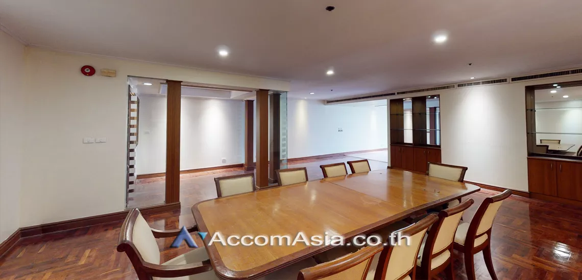 Pet friendly |  3 Bedrooms  Condominium For Rent & Sale in Sukhumvit, Bangkok  near BTS Nana (21347)