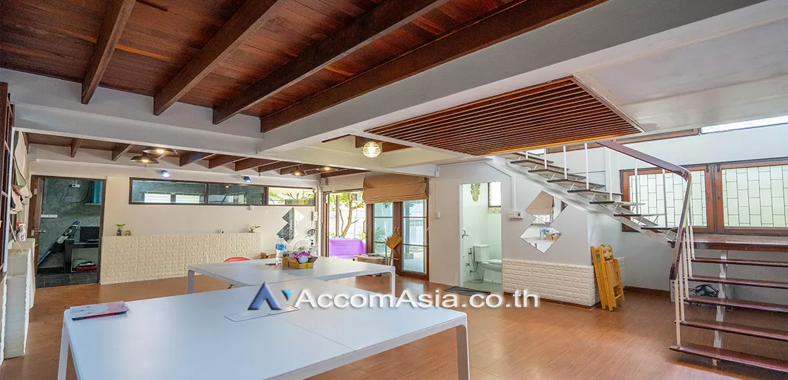 Home Office |  3 Bedrooms  House For Rent in Sukhumvit, Bangkok  near BTS Ekkamai (AA21780)