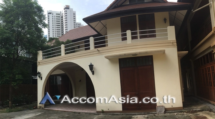  2  10 br House For Rent in Sukhumvit ,Bangkok BTS Nana AA21783