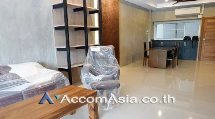 Duplex Condo, Pet friendly |  3 Bedrooms  Condominium For Sale in Sukhumvit, Bangkok  near BTS Nana (AA21788)