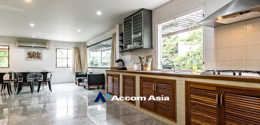 Pet friendly |  4 Bedrooms  House For Rent in Sukhumvit, Bangkok  near BTS Punnawithi (AA21804)