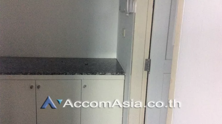 4  Studio Office Space for rent and sale in Sukhumvit ,Bangkok BTS Ekkamai at Sorachai Building AA21856