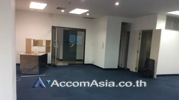 5  Studio Office Space for rent and sale in Sukhumvit ,Bangkok BTS Ekkamai at Sorachai Building AA21856