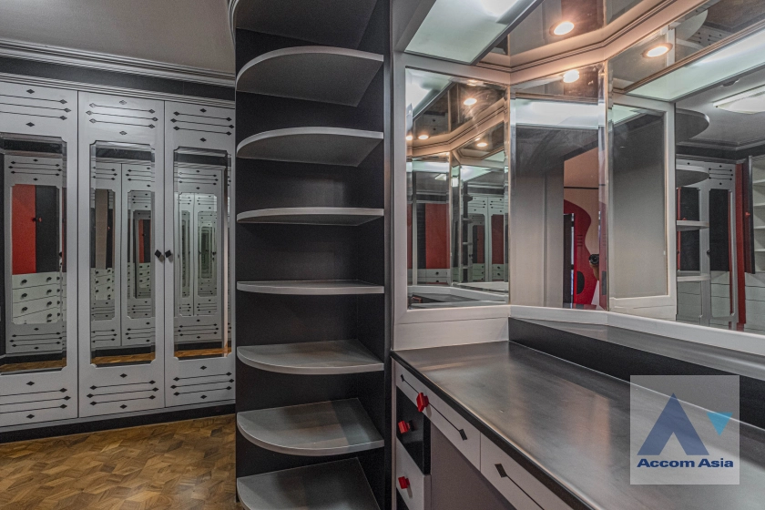 32  4 br Condominium For Rent in Sukhumvit ,Bangkok BTS Nana at Inter Tower AA21858