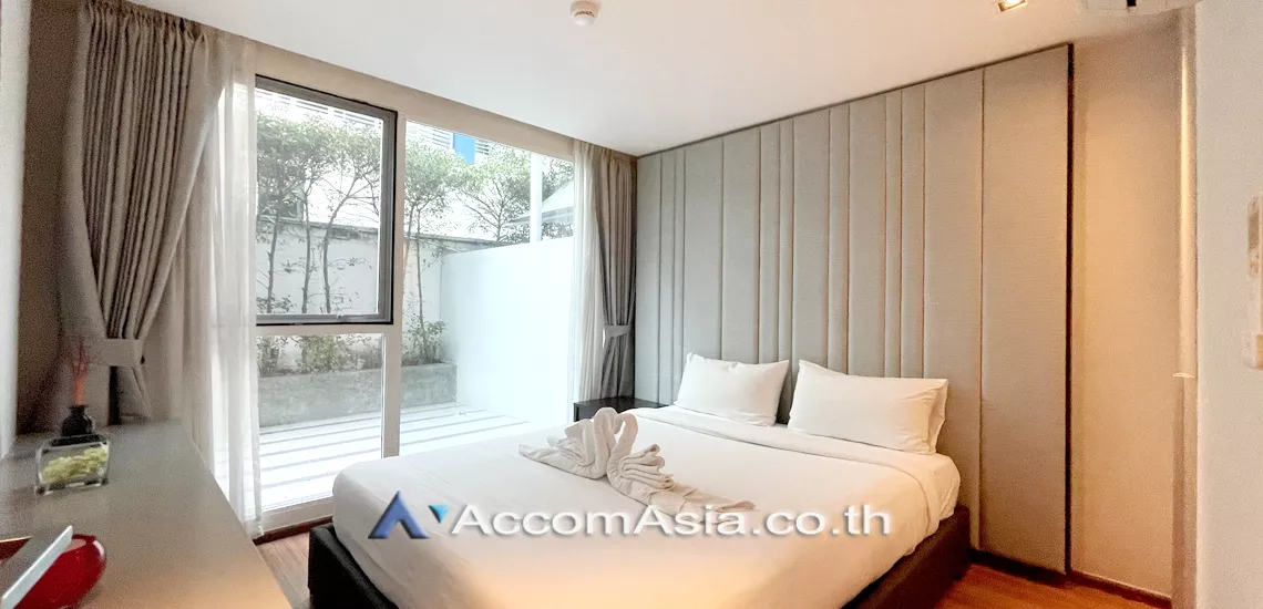 2 Bedrooms  Apartment For Rent in Sukhumvit, Bangkok  near BTS Ekkamai (AA21867)