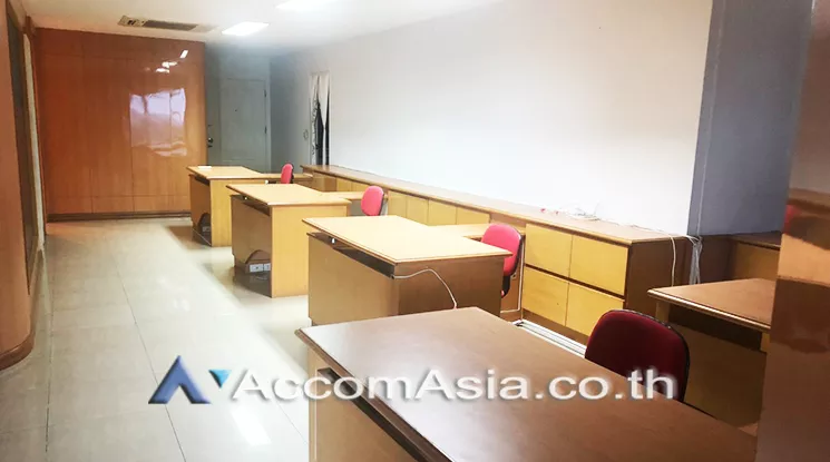unit Office space For Rent & Sale in Silom, Bangkok  near BTS Surasak (AA21883)