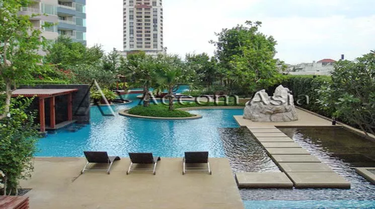  3 Bedrooms  Condominium For Sale in Charoennakorn, Bangkok  near BTS Krung Thon Buri (AA21888)