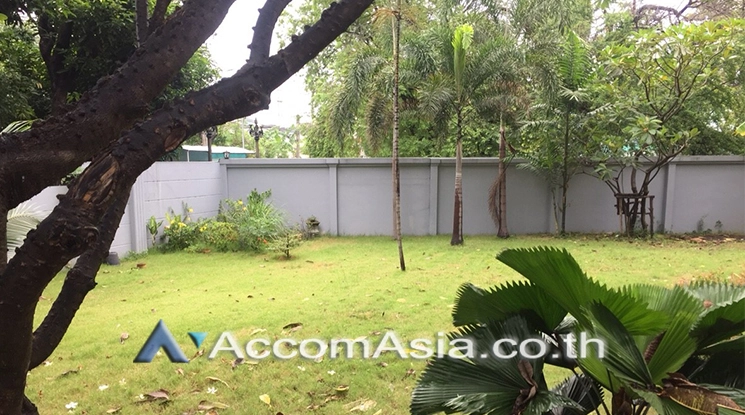 21  5 br Townhouse for rent and sale in Sukhumvit ,Bangkok BTS On Nut at House  in Compound AA21893