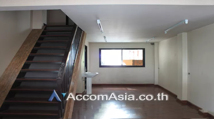 unit Retail / showroom For Rent in Sukhumvit, Bangkok  near BTS Phrom Phong - MRT Phetchaburi (AA21900)