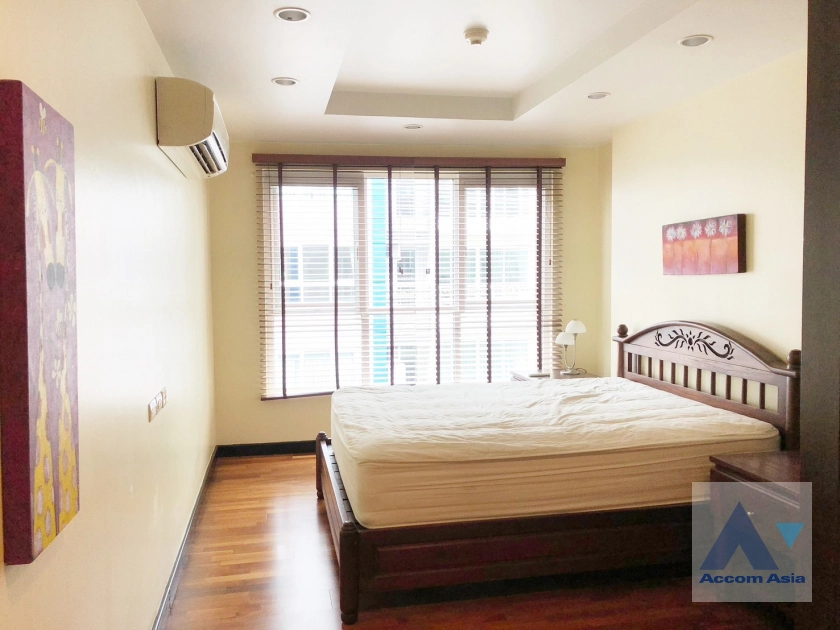 unit 2 Bedrooms  Condominium For Sale in Sukhumvit, Bangkok  near BTS Ekkamai (AA21902)