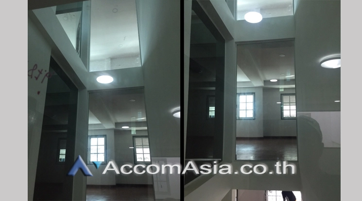 4  3 br Townhouse for rent and sale in Sathorn ,Bangkok BRT Technic Krungthep AA21911