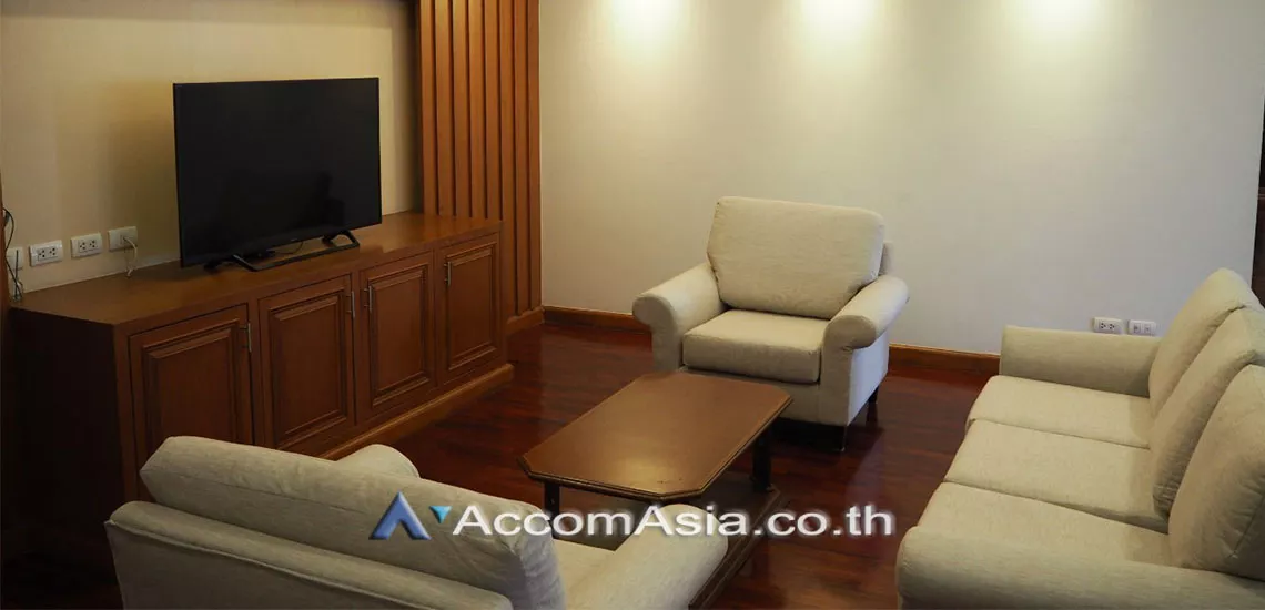 Pet friendly |  3 Bedrooms  Apartment For Rent in Ploenchit, Bangkok  near BTS Ploenchit (AA21938)