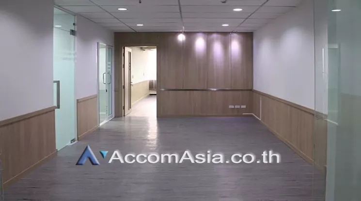  2  Office Space For Rent in Ratchadapisek ,Bangkok MRT Rama 9 at Chamnan Phenjati Business Center AA21940