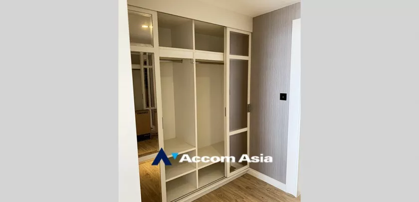 unit 1 Bedroom  Condominium For Rent in Silom, Bangkok  near BTS Surasak (AA21964)