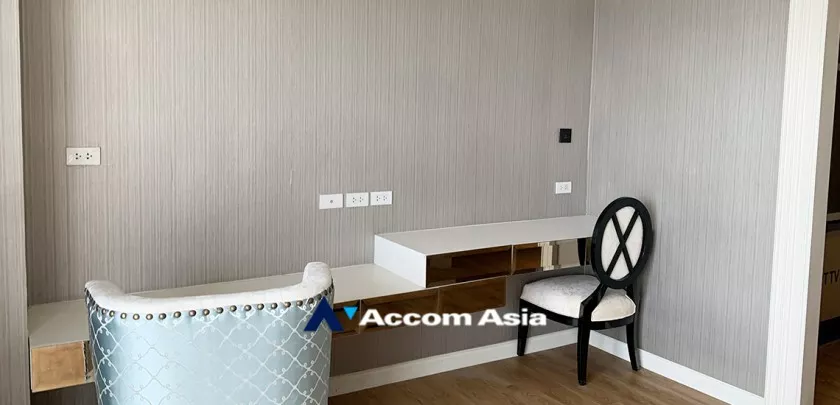  1 Bedroom  Condominium For Rent in Silom, Bangkok  near BTS Surasak (AA21965)