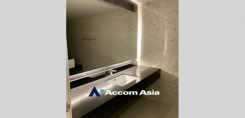  1 Bedroom  Condominium For Rent in Silom, Bangkok  near BTS Surasak (AA21965)