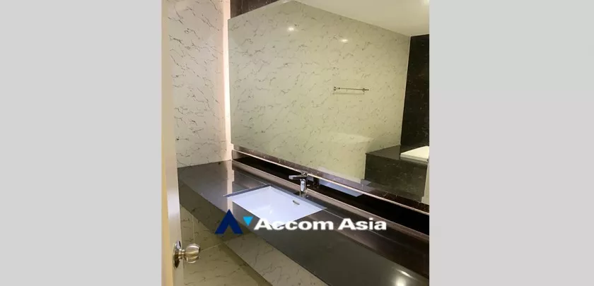 8  1 br Condominium For Rent in Silom ,Bangkok BTS Surasak at Nusa State Tower AA21966
