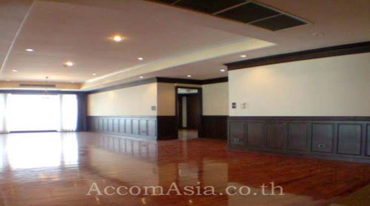 unit 4 Bedrooms  Condominium For Rent in Sukhumvit, Bangkok  near BTS Nana (21368)