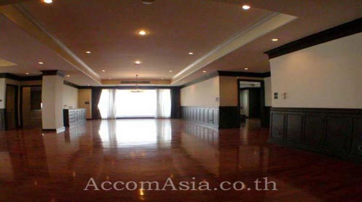 unit 4 Bedrooms  Condominium For Rent in Sukhumvit, Bangkok  near BTS Nana (21368)