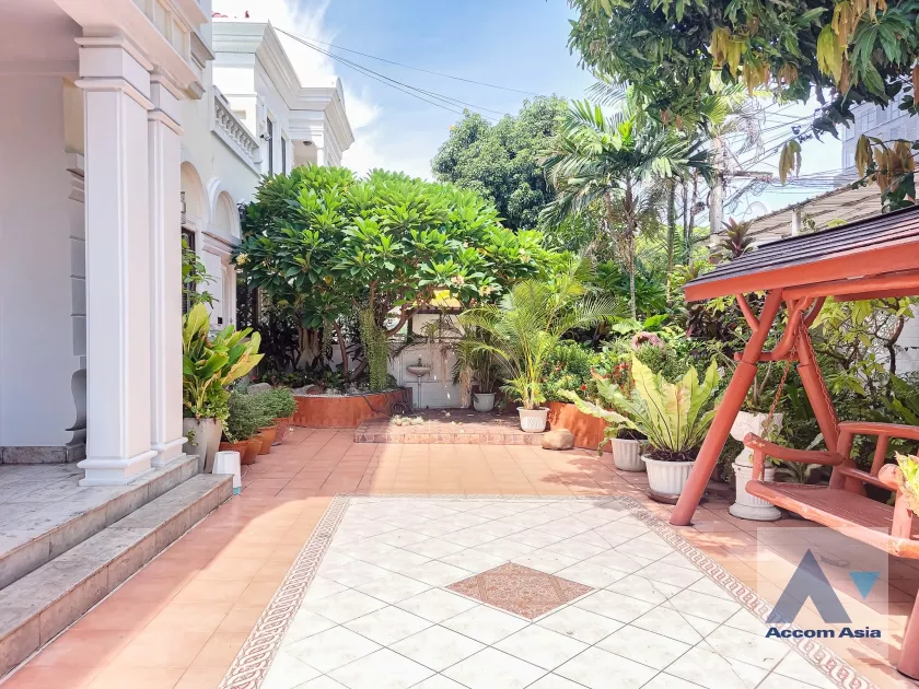 unitHome Office |  4 Bedrooms  House For Rent in Sukhumvit, Bangkok  near BTS Thong Lo (AA21991)